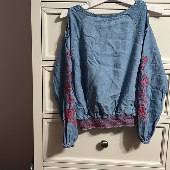 NWOT faux denim top with flowers - Picture 2 of 7